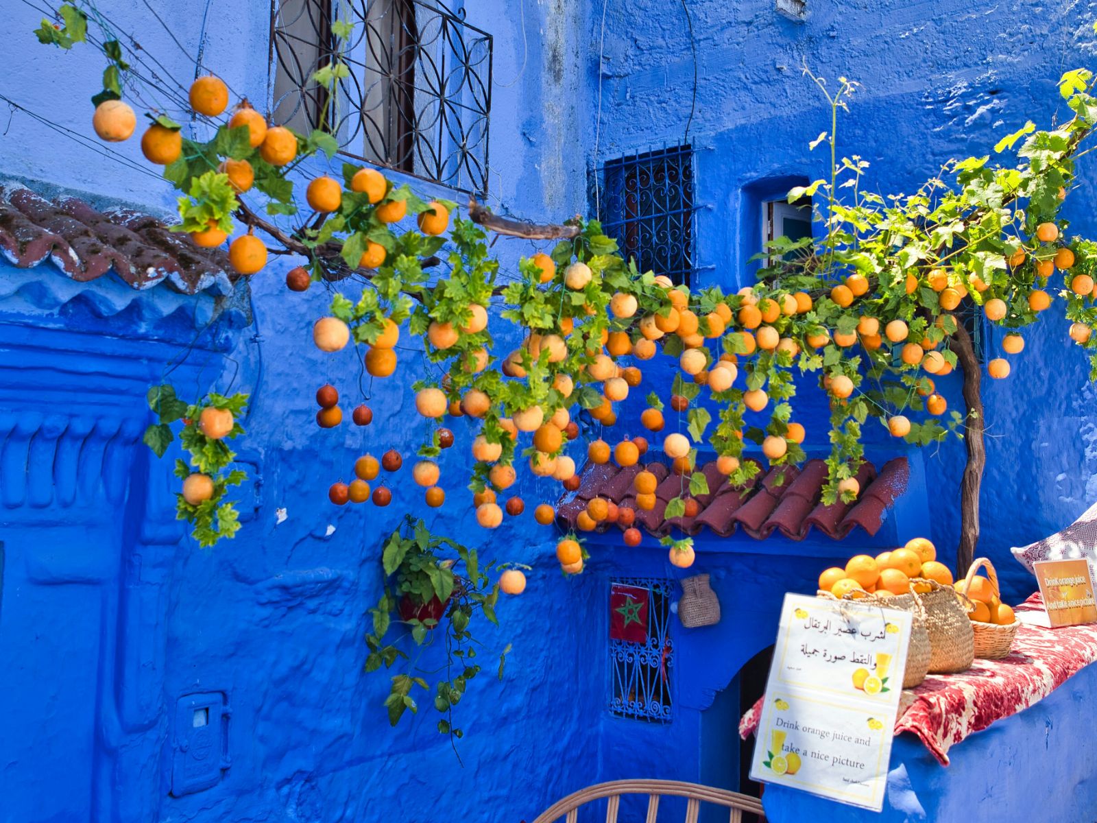 Rondreis Marokko, Chefchaouen, blauwe hoek van een huis