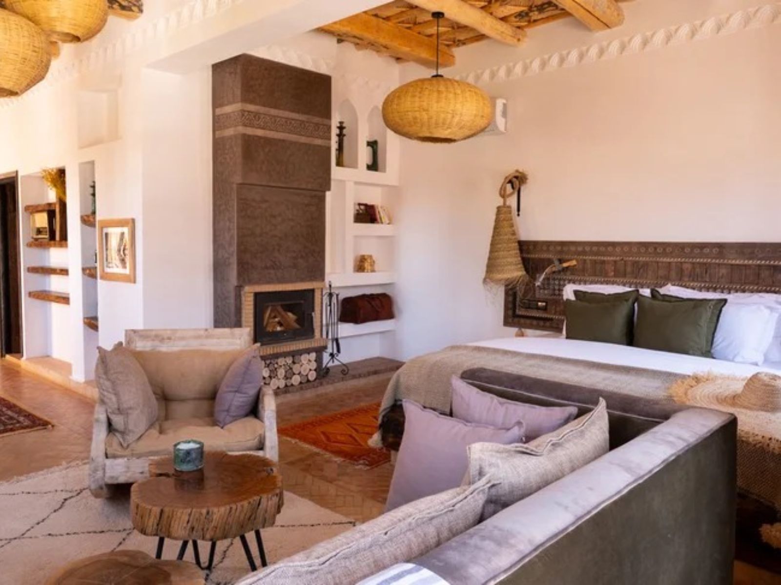 Rondreis Marokko, Dadès Vallei, Eden Boutique Hotel, deluxe suite met terras, tweepersoonsbed
