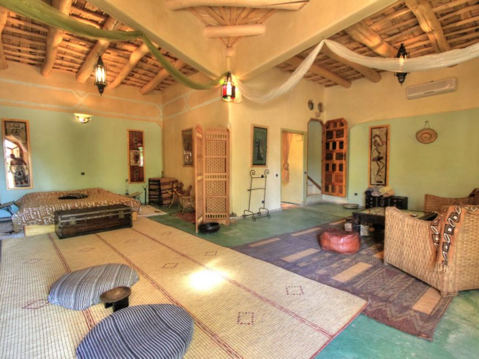 Rondreis Marokko, Dadés Vallei, La Perle du Dades, Amazir room, kameroverzicht met double bed