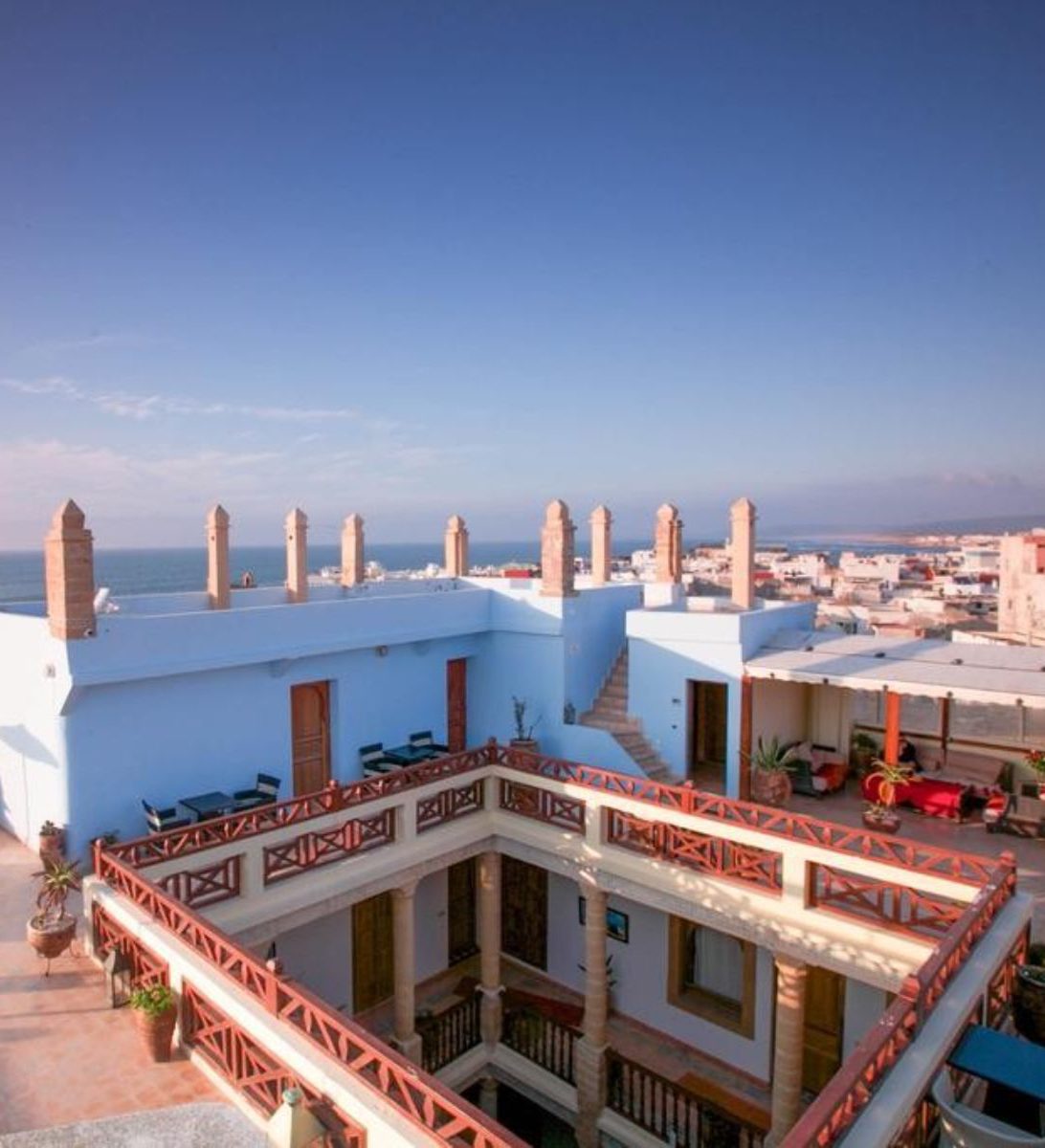 Rondreis-Marokko-Essaouira-Palais-des-Remparts-hotel-vanuit-de-lucht-aspect-ratio-382-420