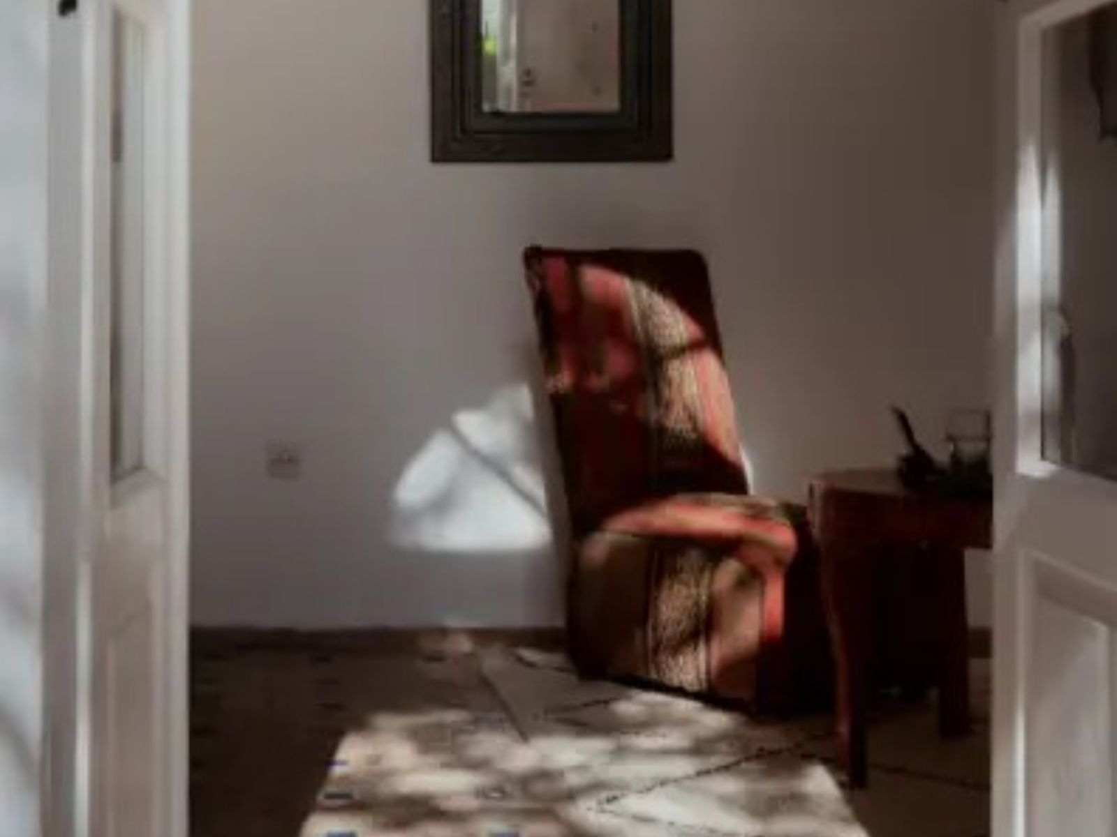 Rondreis Marokko, Essaouira,Villa Maroc, Double Rooms, zitgedeelte close up