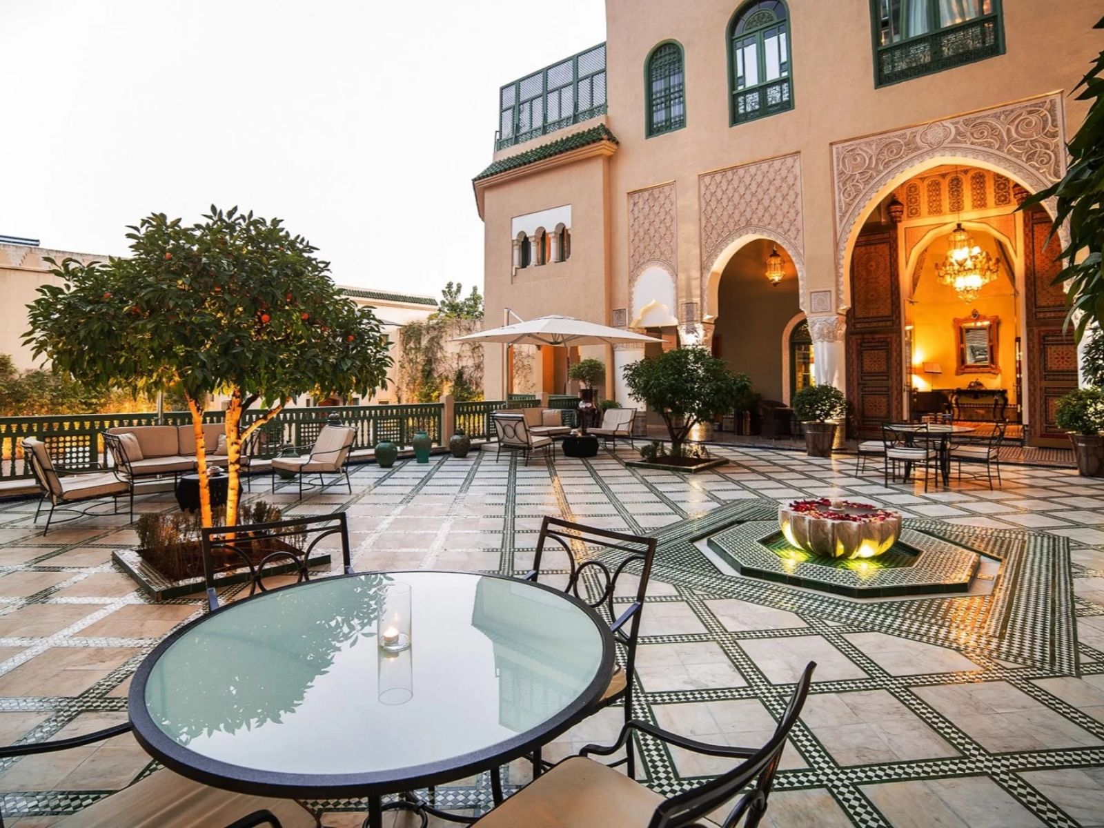 Rondreis Marokko, Fès, Faraj Suites & Spa, Tea Room binnenplaats
