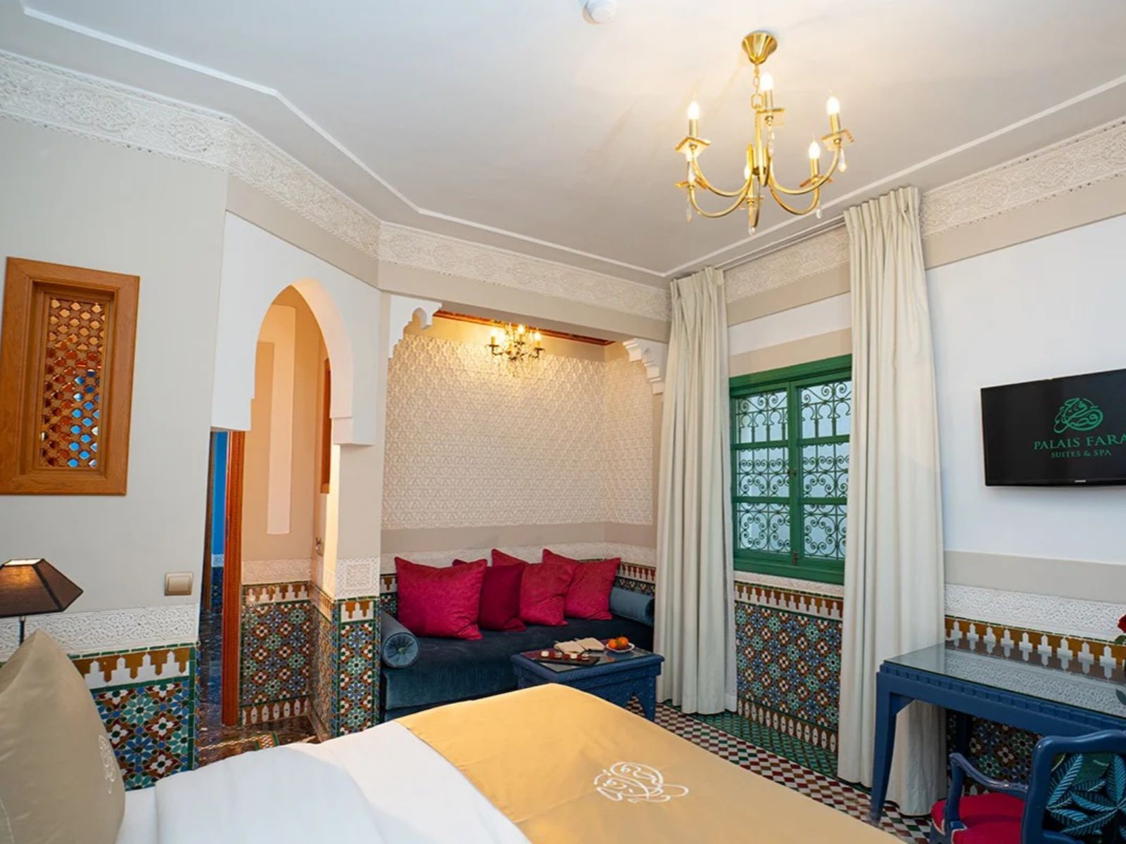 Rondreis Marokko, Fès, Palais Faraj Suites & Spa, classic Riad Suite, kamer overzicht