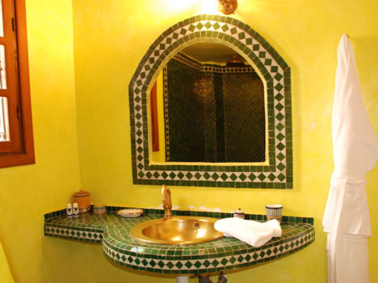 Rondreis Marokko, Fès, Riad La Clé de Fès, deluxe kamer, badkamer