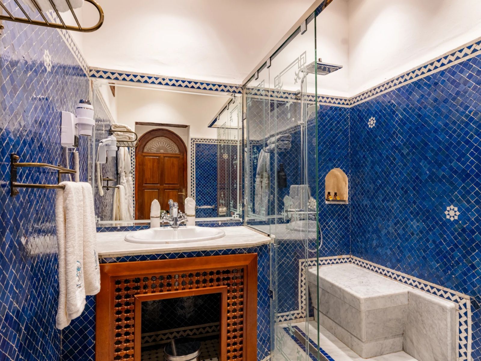 Rondreis Marokko, Fès, Riad Myra,The Pasha kamer, badkamer