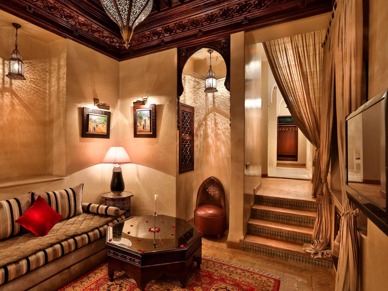 Rondreis Marokko, Marrakech, Riad Kniza, Royal Suite, zitgedeelte kamer