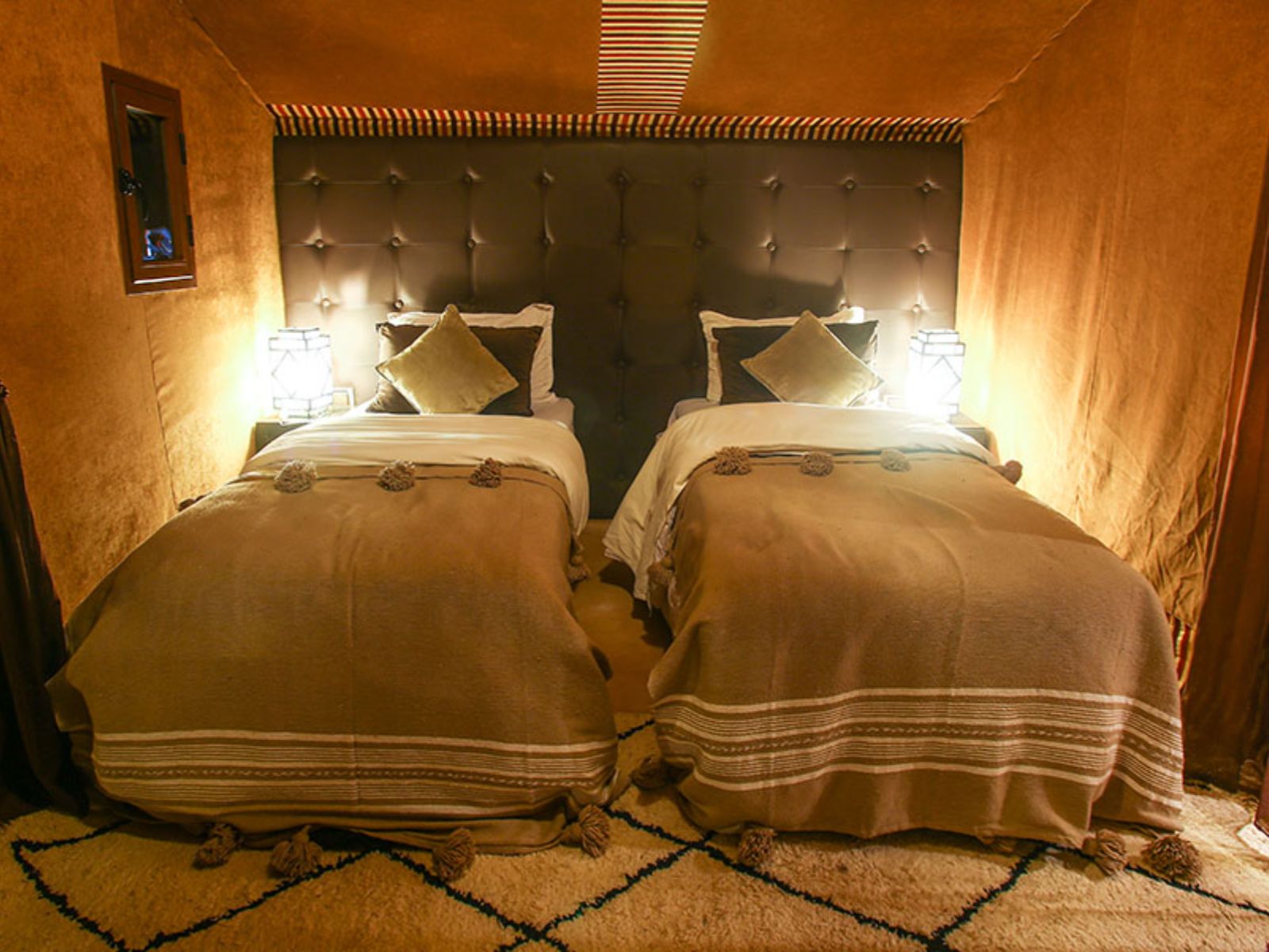 Rondreis Marokko, Merzouga, Riad Madu Delux Camp, twin beds tent