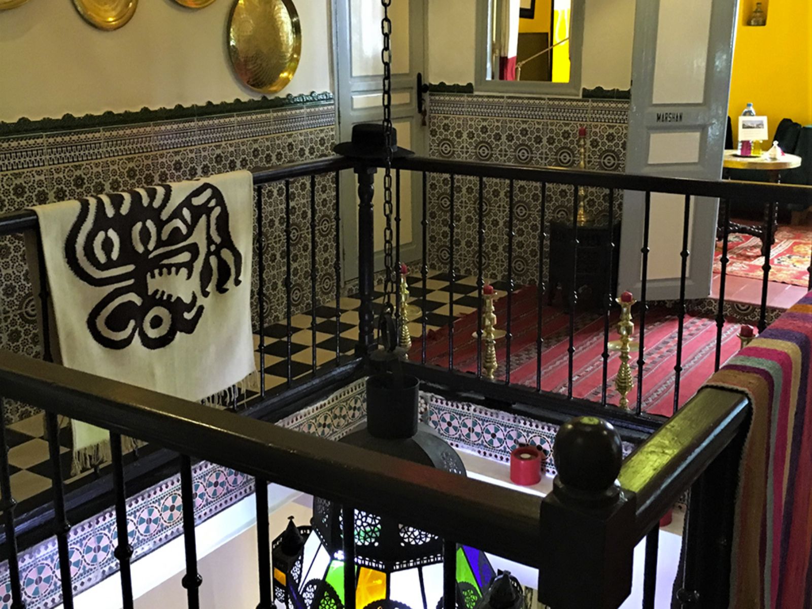 Rondreis Marokko, Tanger, Dar Sultan, overloop vanaf Marshan kamer