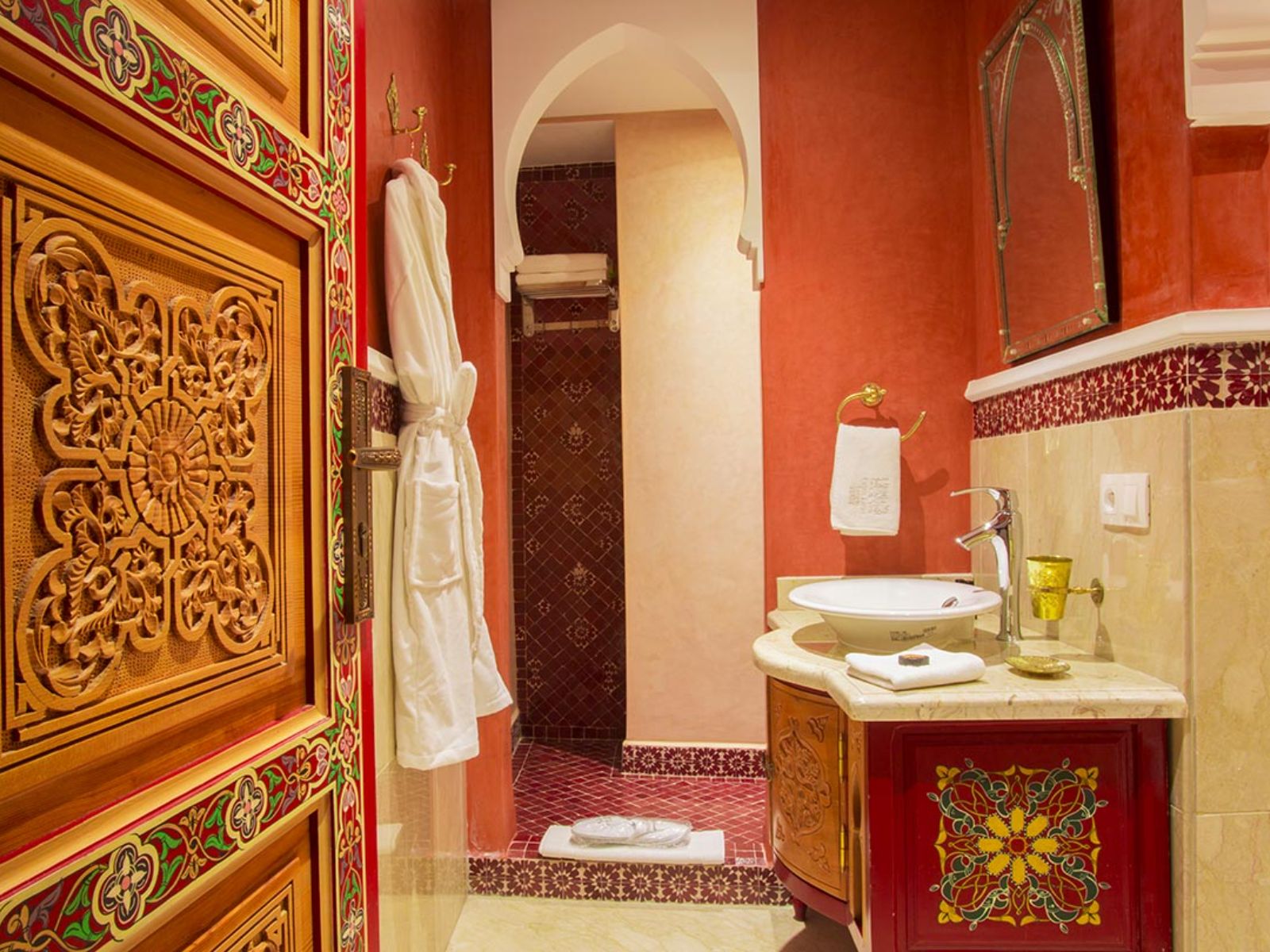 Rondreis Marokko, Tanger, Palais Zahia Hotel & Spa, Sultan Suite, badkamer