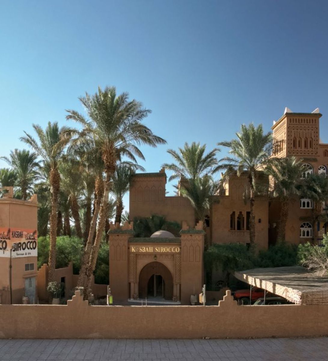 Rondreis-Marokko-Zagora-Kasbah-Sirocco-voorkant-hotel-aspect-ratio-382-420