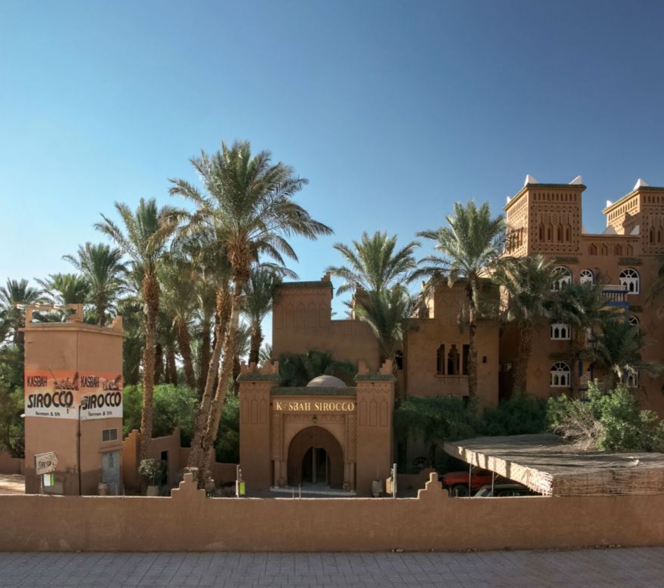 Rondreis-Marokko-Zagora-Kasbah-Sirocco-voorkant-hotel-aspect-ratio-565-500