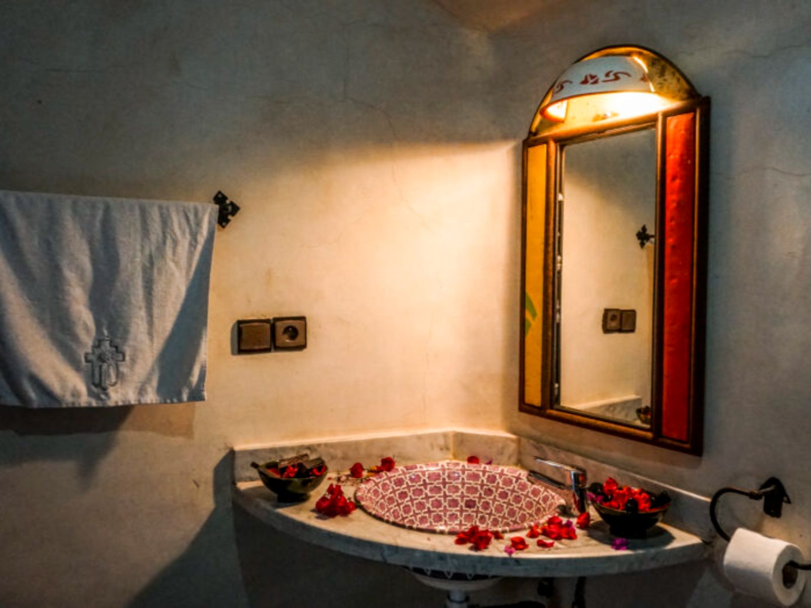 Rondreis Marokko, Zagora, Riad Lamane, African Lodges, eco tent wasbak en spiegel