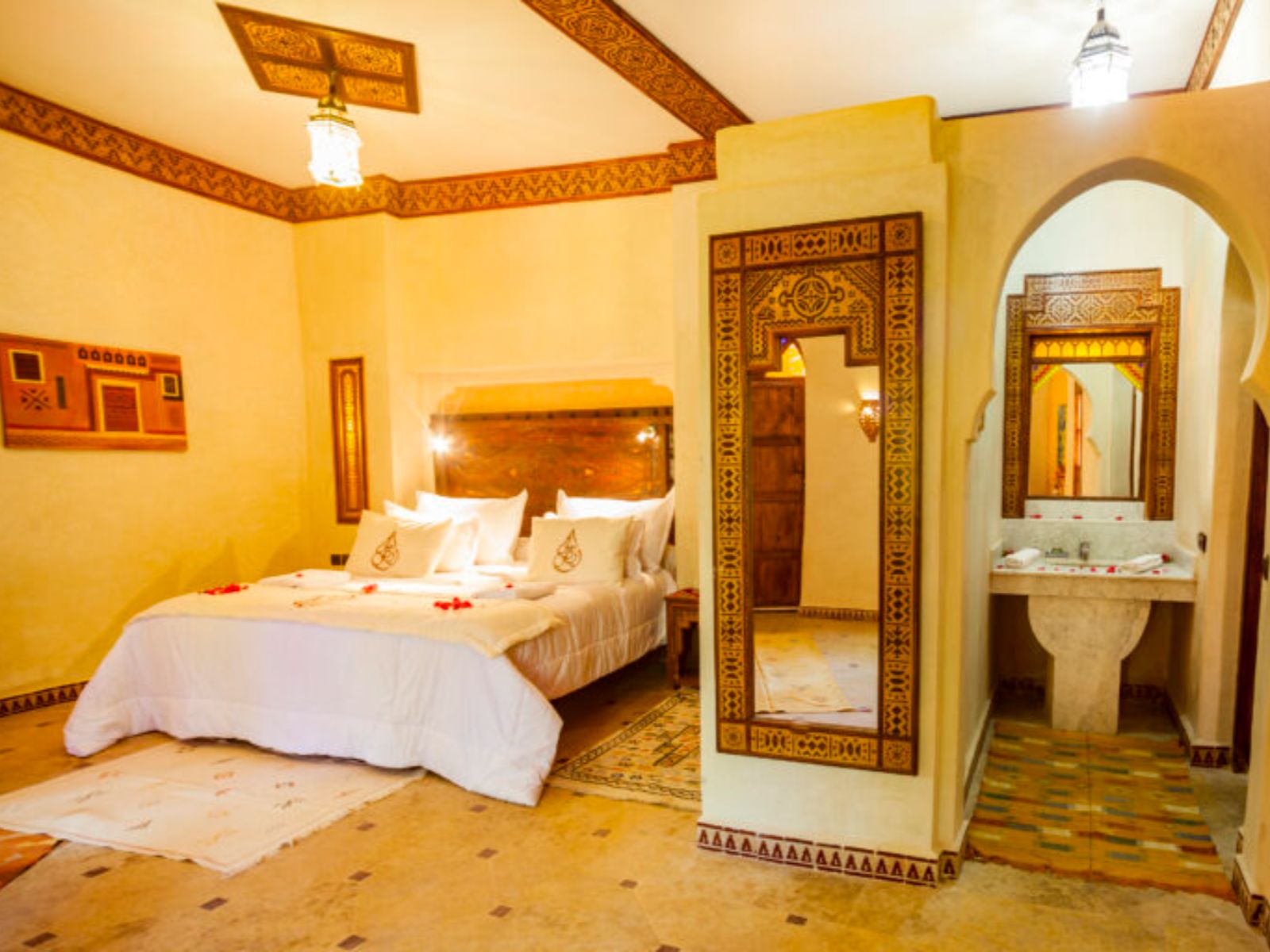 Rondreis Marokko, Zagora, Riad Lamane, mini suite, kameroverzicht met badkamer