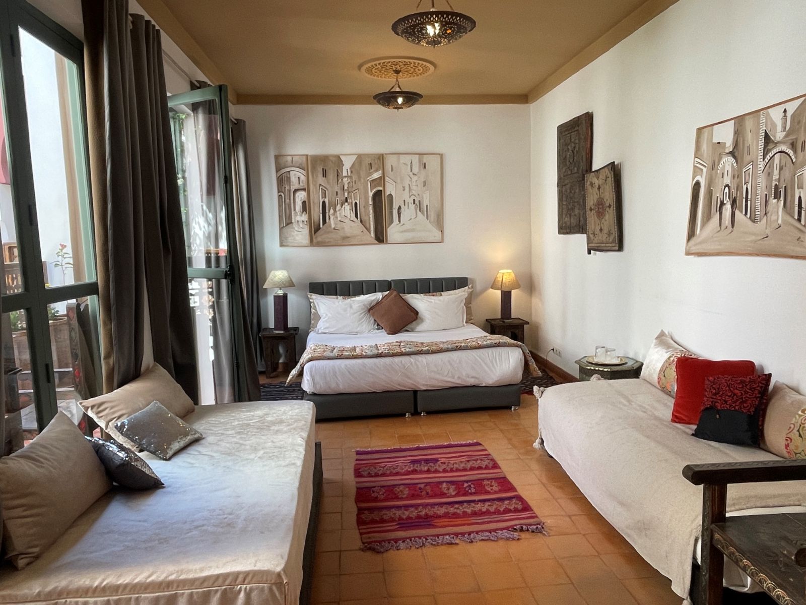 Rondreis Marokko. Taroudant, Riad Tafilag, standaard suite met tweepersoonsbed