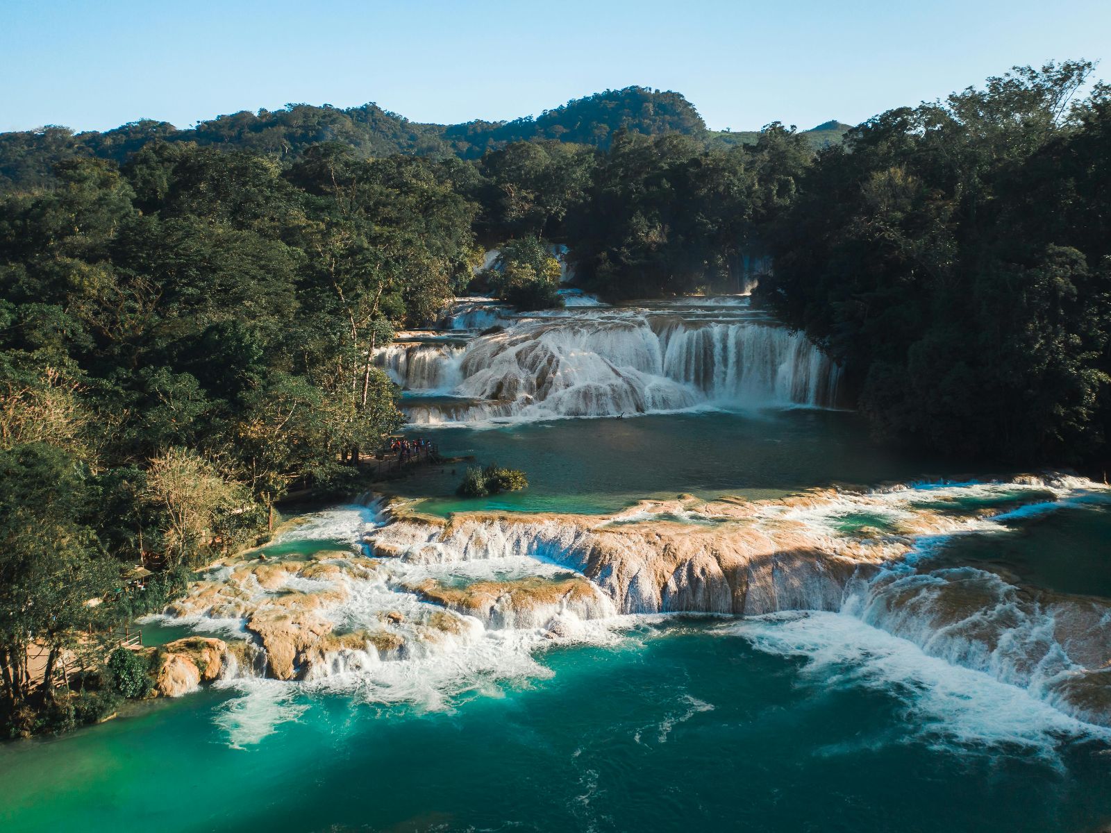 Rondreis Mexico, Palenque, Dagtocht naar Aguza Azul en Misol Ha, watervallen met turqoise water, Aguza Azul