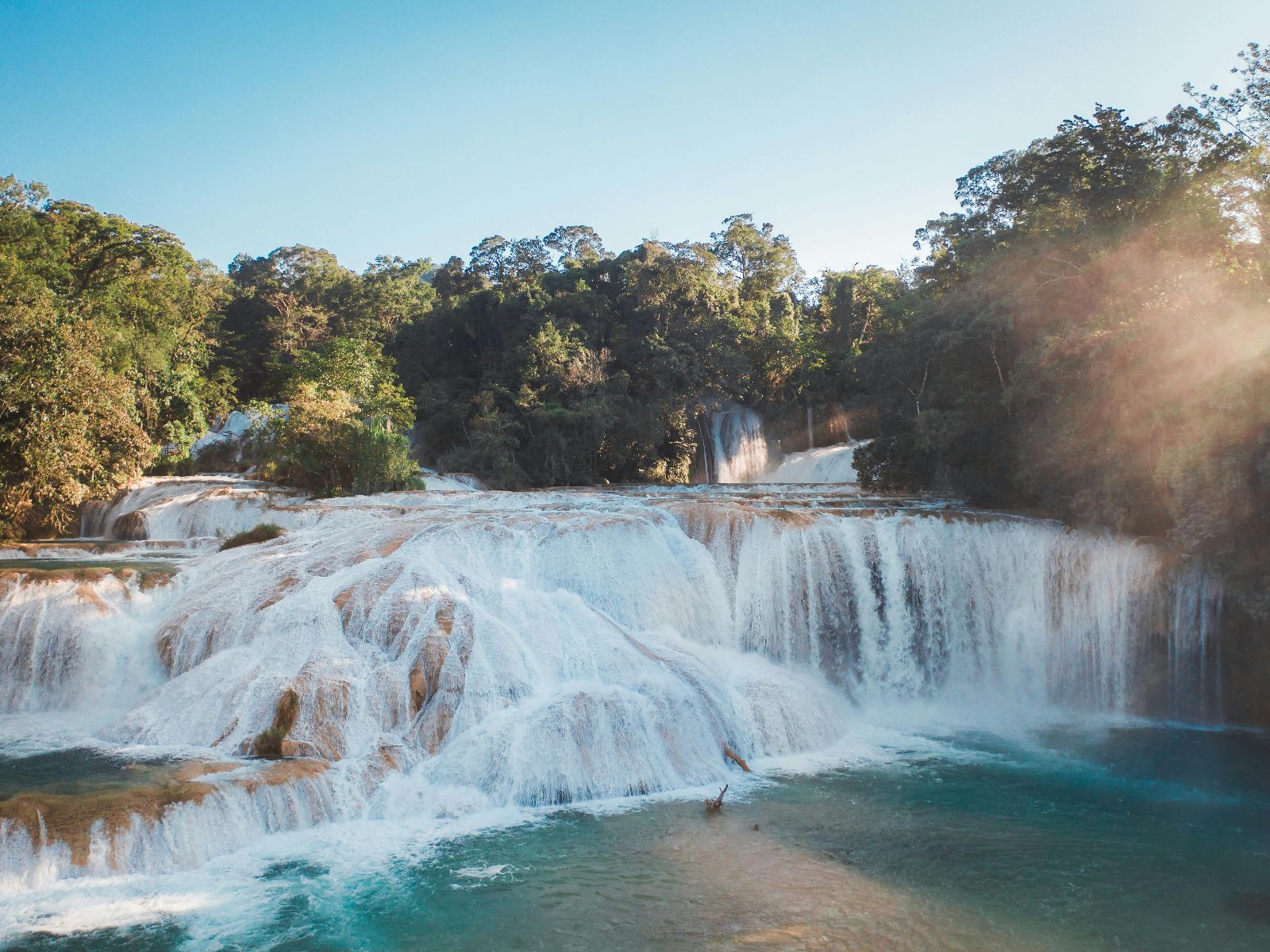 Rondreis Mexico, Palenque, Dagtocht naar Aguza Azul en Misol Ha, watervallen met turqoise water