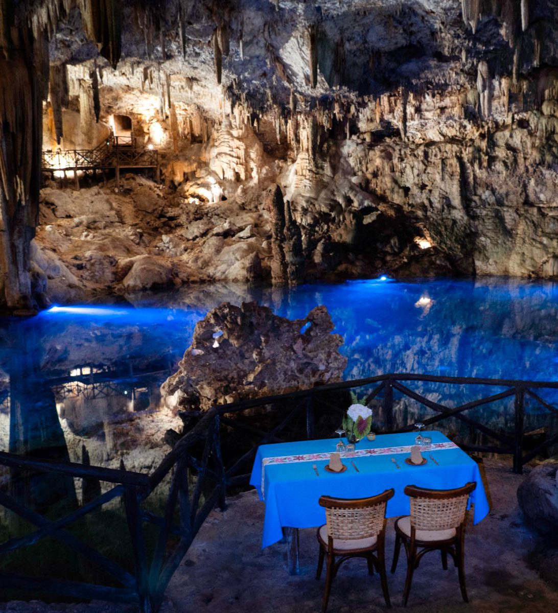 Rondreis Mexico, Valladolid, Cenote bij nacht, diner in cenote in de avond