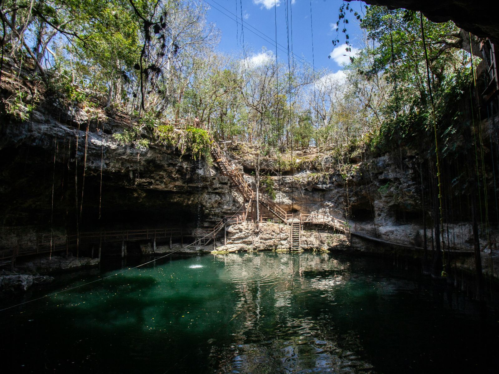 Rondreis Mexico, Valladolid, Op de fiets langs cenotes en de Maya-cultuur, cenote met helder water