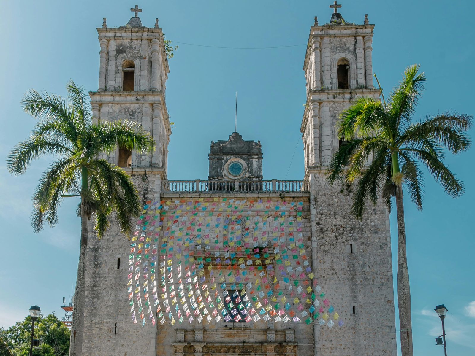 Rondreis Mexico, Valladolid, Op de fiets langs cenotes en de Maya-cultuur, kerk in Valladolid