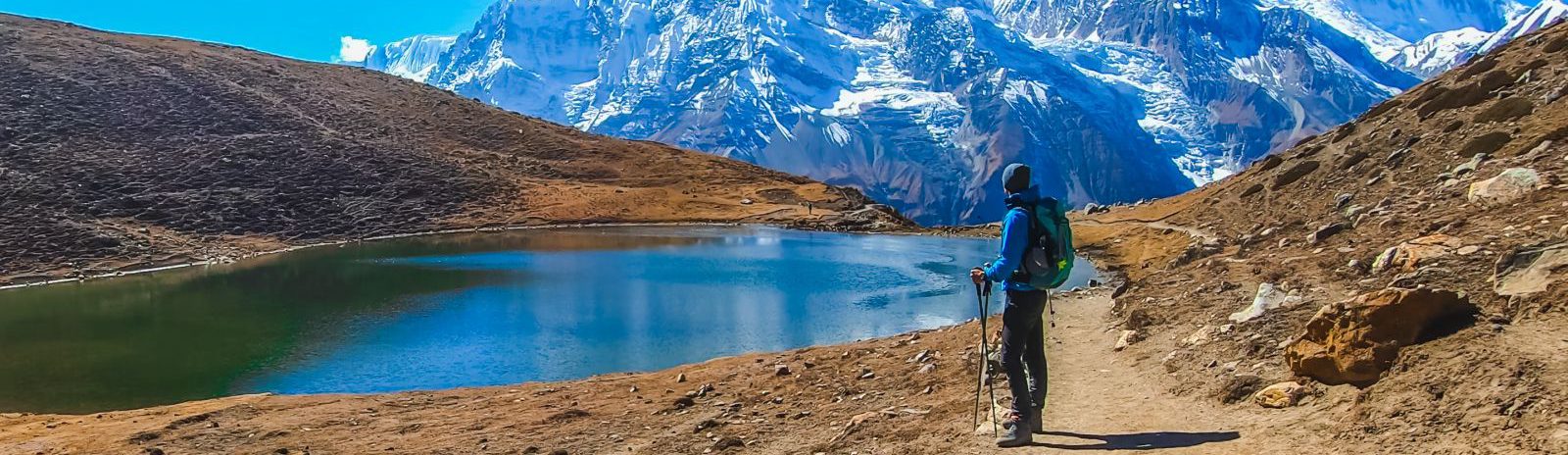 Rondreis Nepal, Annapurna Trekking, wandelaar bij ijsmeer