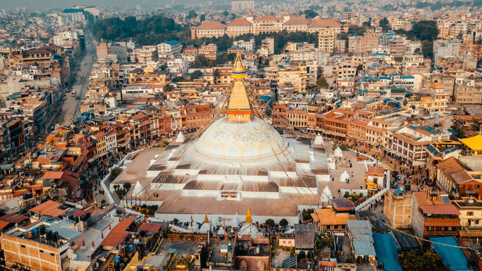 Rondreis Nepal, Kathmandu, Boudhanath Stupa bovenaanzicht in Kathmandu