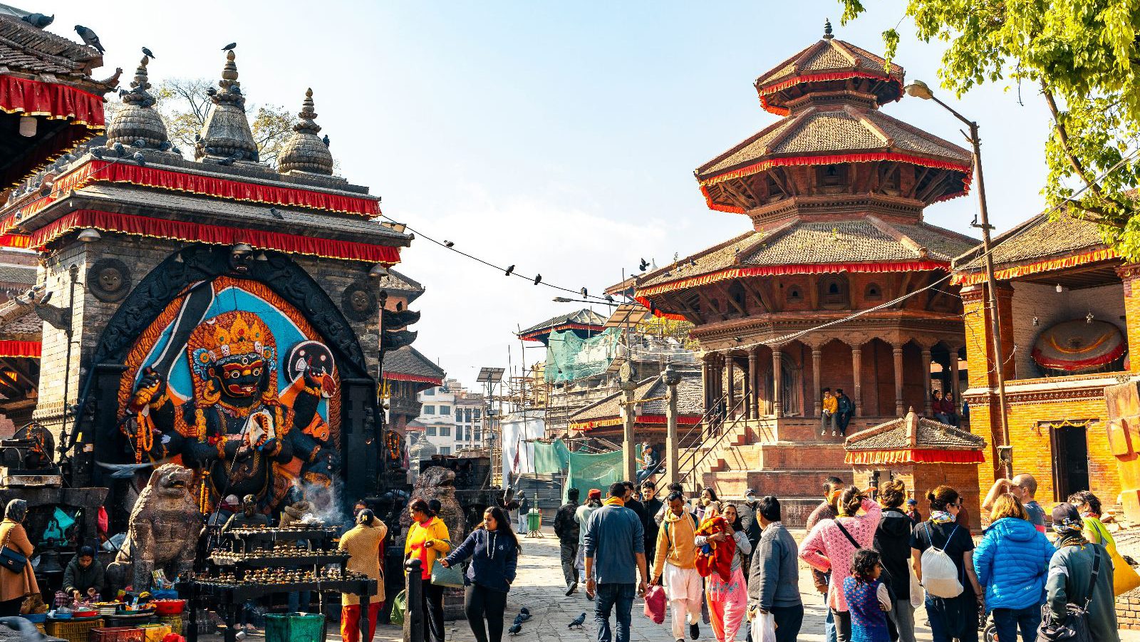 Rondreis Nepal, Kathmandu, Ingang van de Monkey Temple