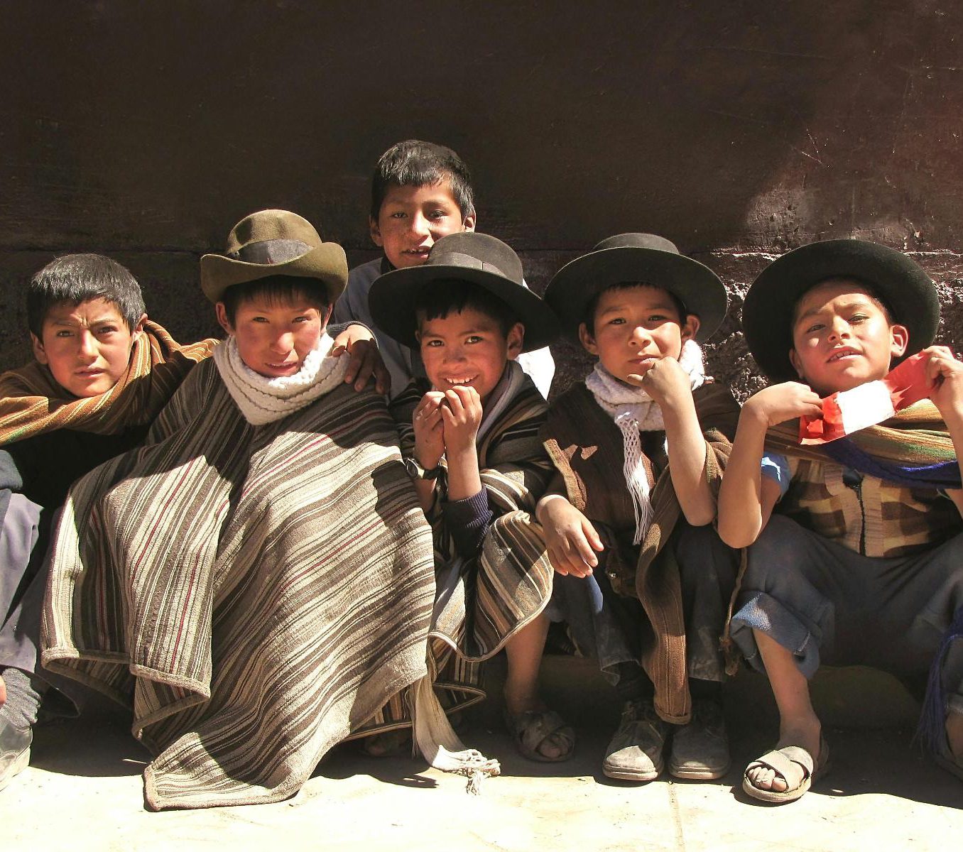 Rondreis Peru, Arequipa, excursie Dreamproject, jongens