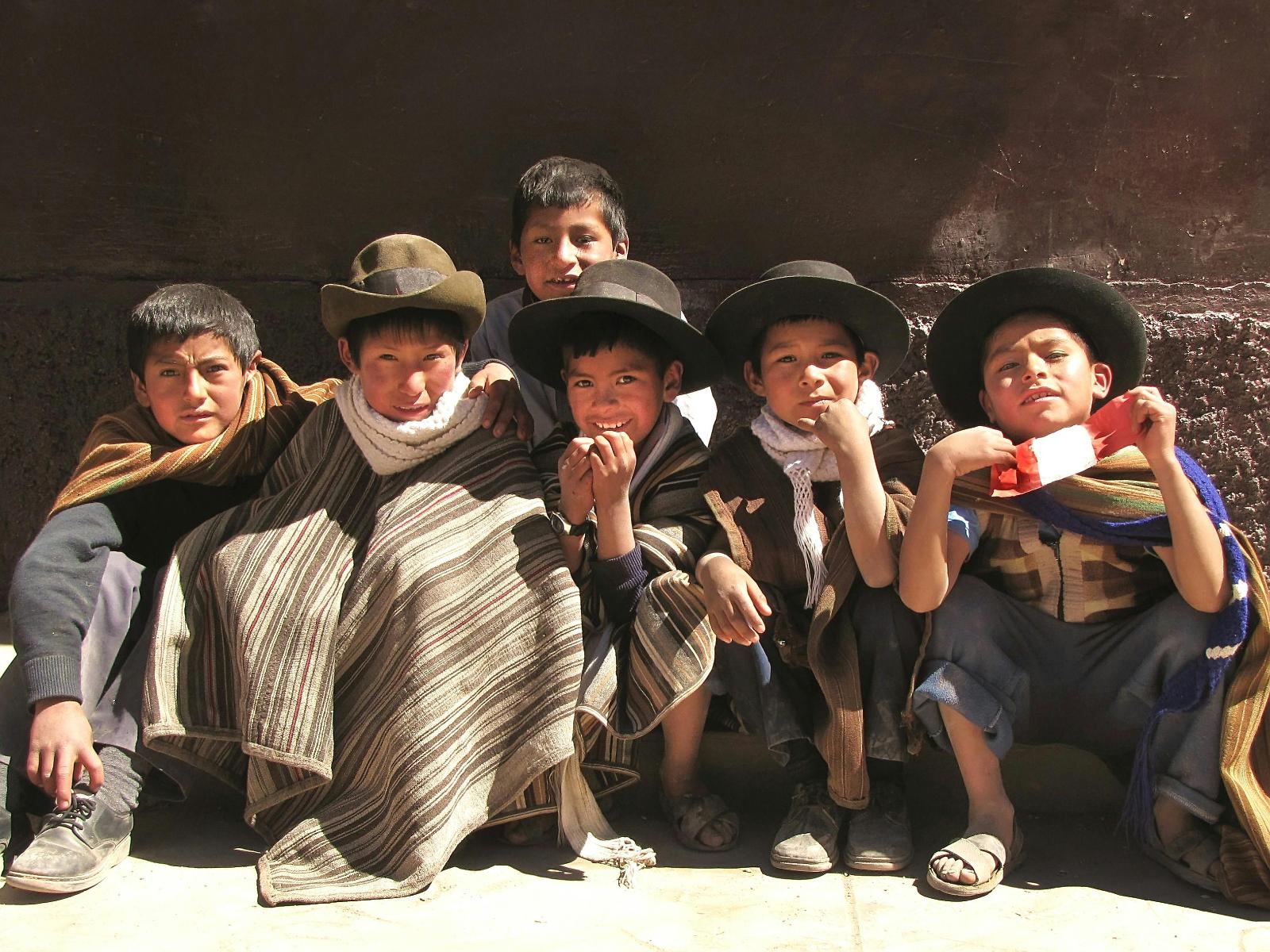 Rondreis Peru, Arequipa, excursie Dreamproject, jongens