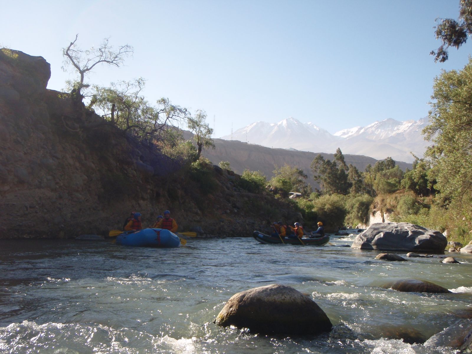 Rondreis Peru, Arequipa, excursie raften over de Chili-rivier, rafts op de rivier