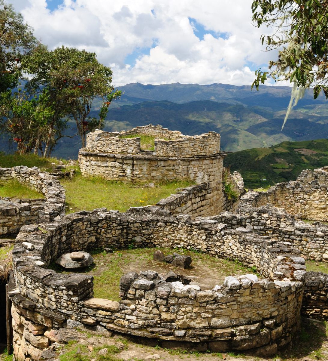 Rondreis Peru, Chachapoyas, excursie bezoek de verborgen citadel Kuelap, ruïnes