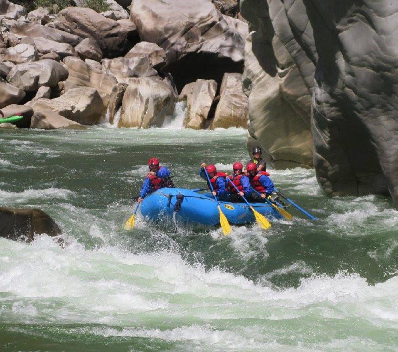 Rondreis Peru, Cusco, excursie raften Heilige Vallei, boot aan het raften