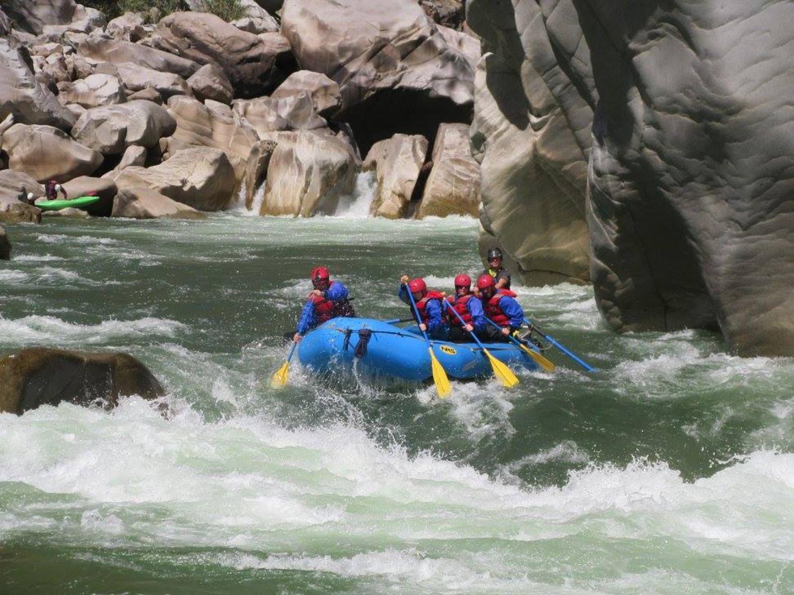 Rondreis Peru, Cusco, excursie raften Heilige Vallei, boot aan het raften