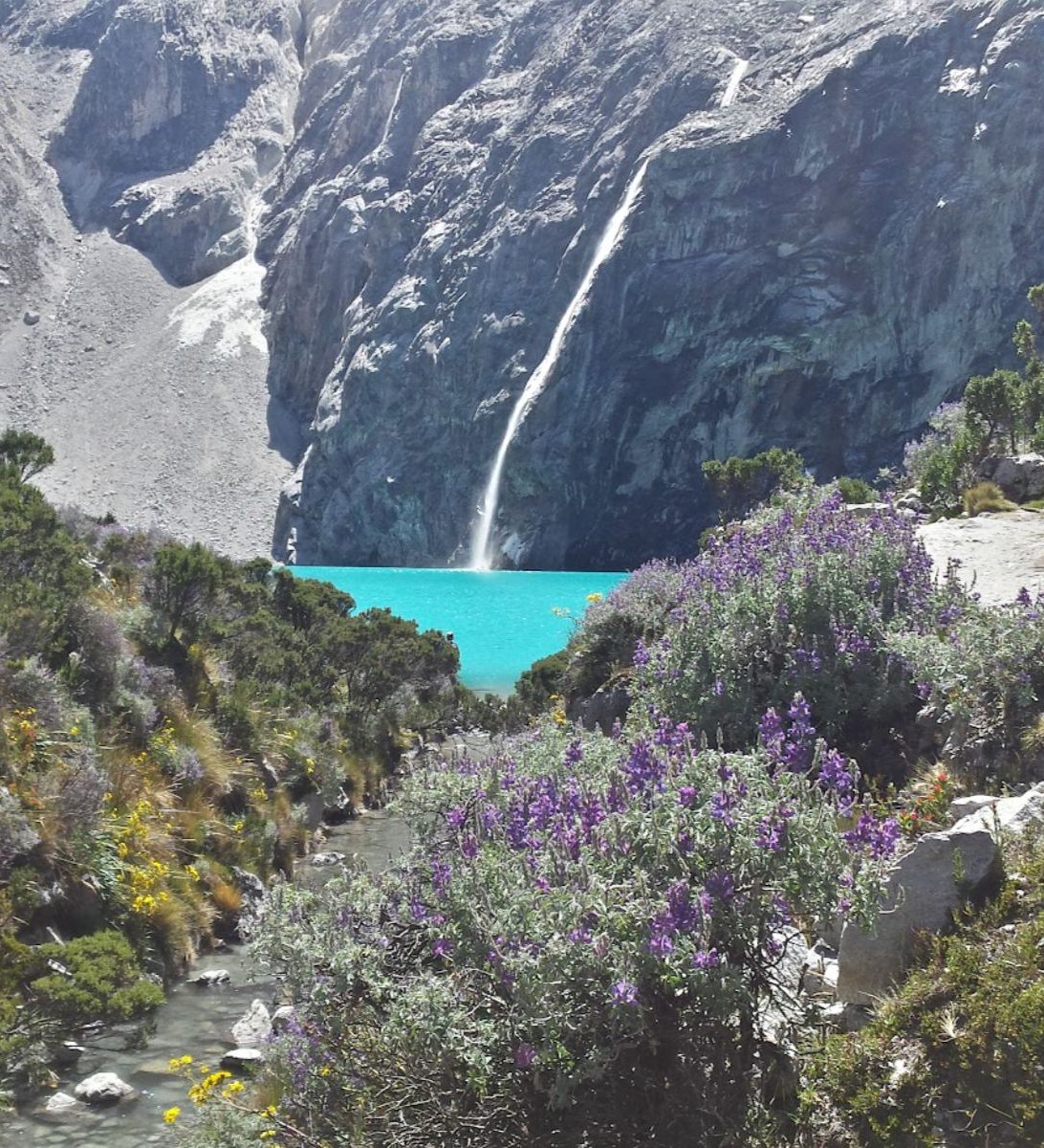 Rondreis Peru, Huaraz, excursie bezoek aan Quebrada Llanganuco, uitzicht op het meer