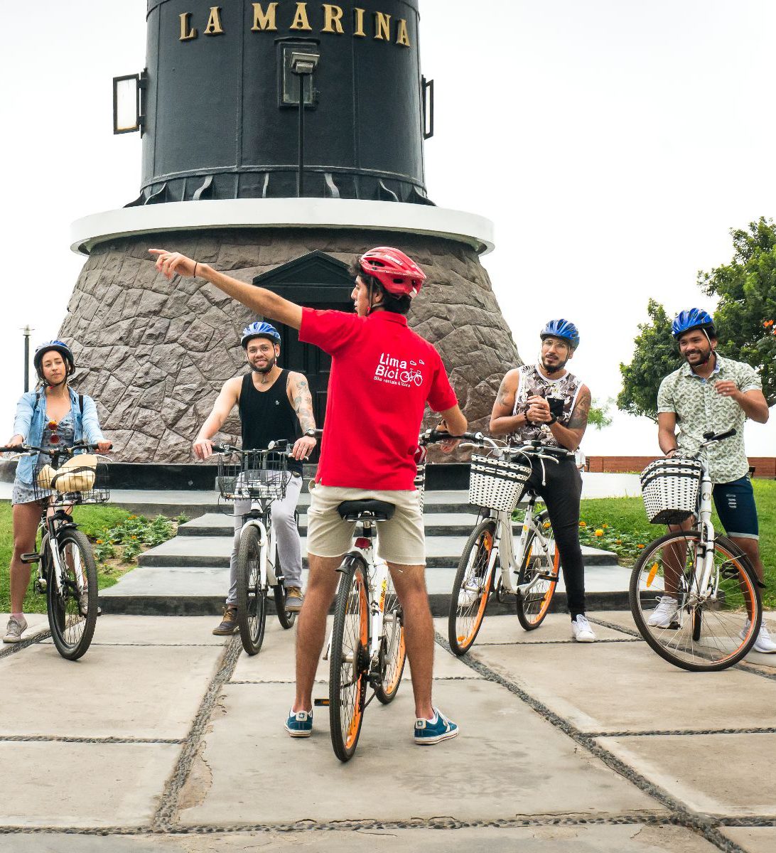 Rondreis Peru, Lima, fietstour langs de kust, fietsen bij bezienswaardigheid