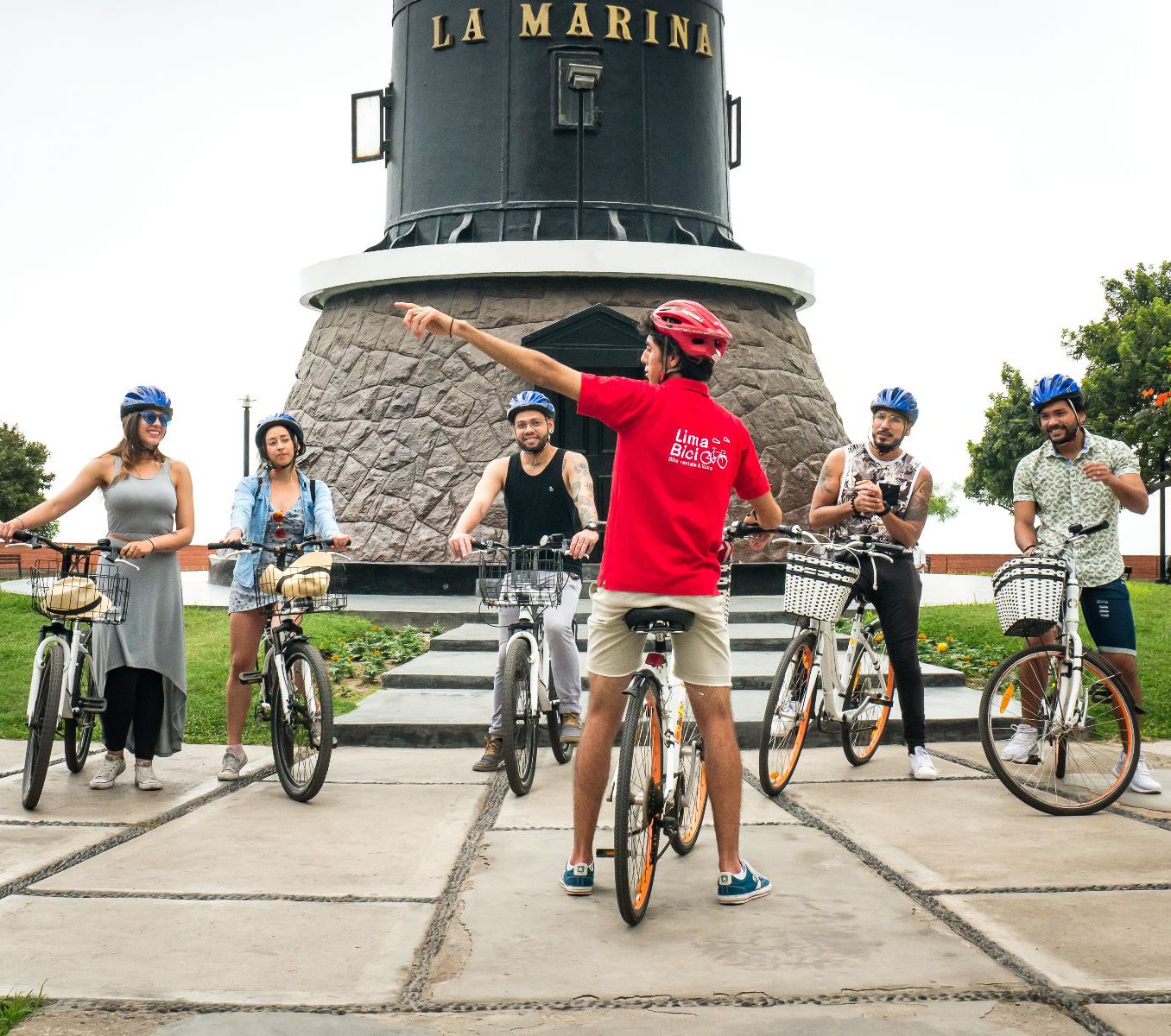 Rondreis Peru, Lima, fietstour langs de kust, fietsen bij bezienswaardigheid