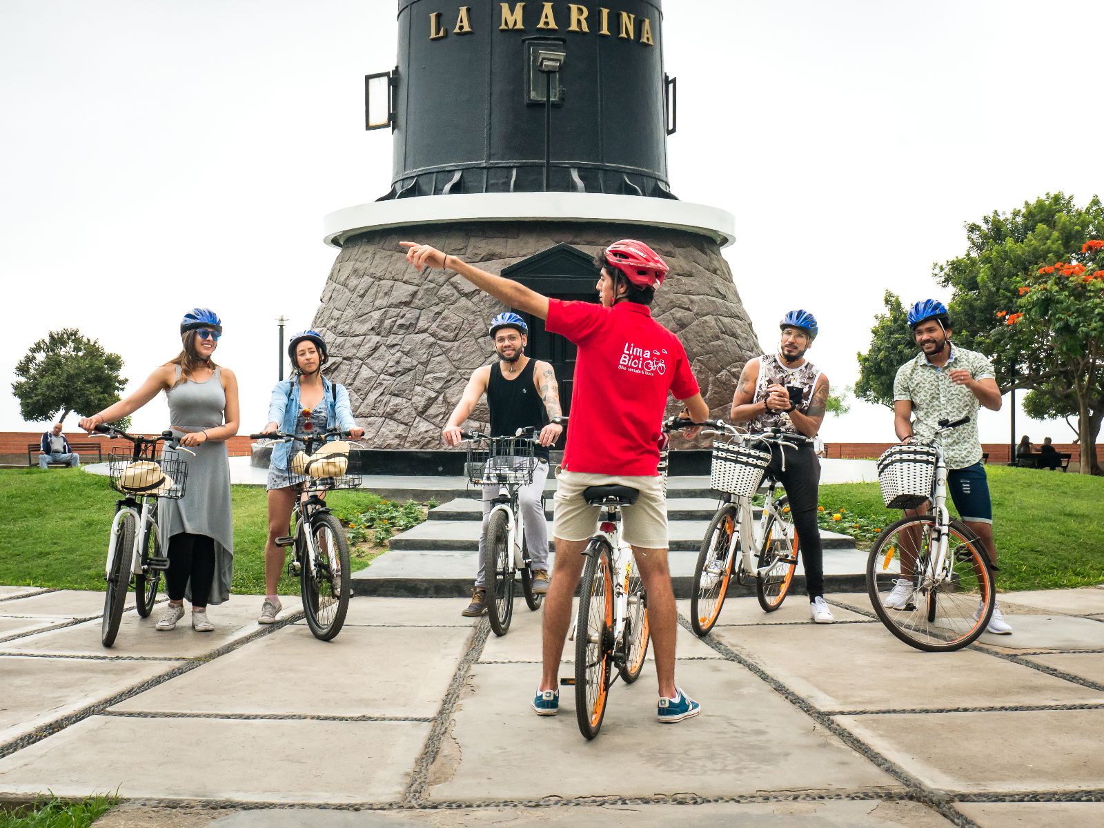 Rondreis Peru, Lima, fietstour langs de kust, fietsen bij bezienswaardigheid