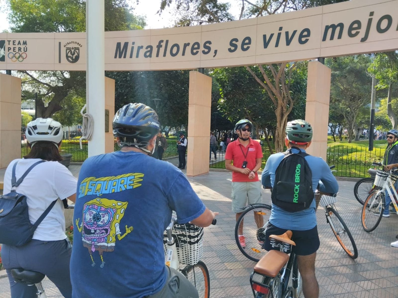 Rondreis Peru, Lima, fietstour langs de kust, uitleg gids