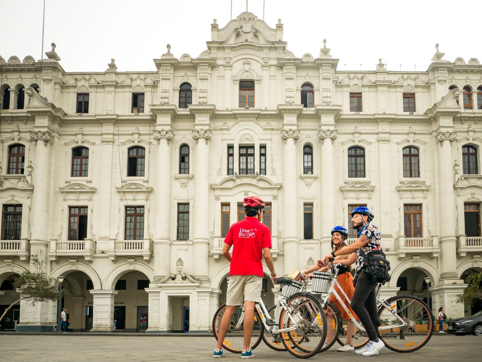 Rondreis Peru, Lima, gastronomische fietstour, fietsen gebouw