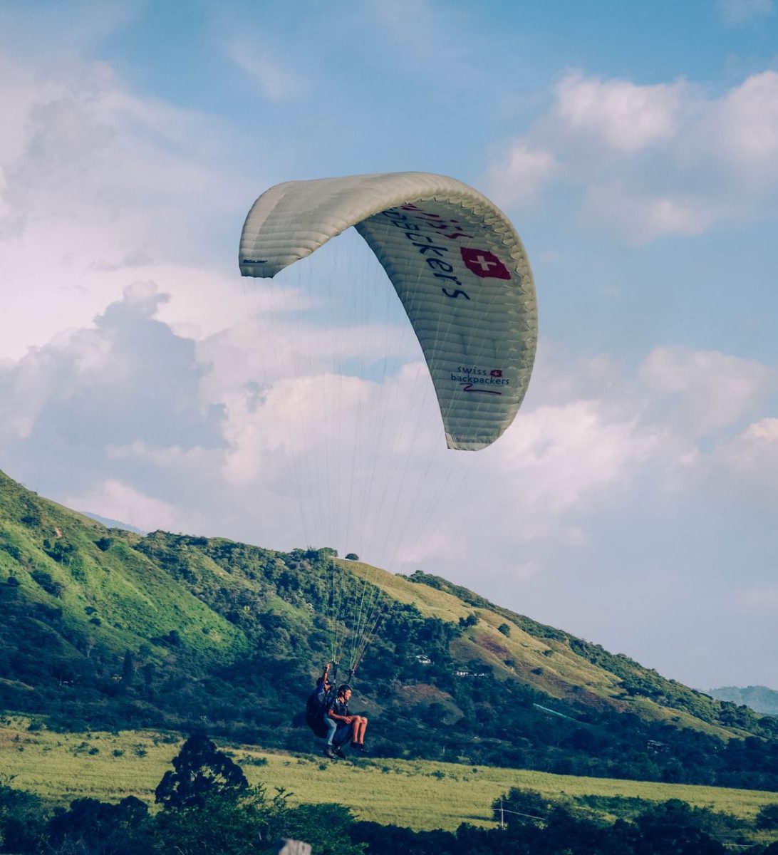 rondreis Colombia, San Gil, excursie Paragliden boven de Curiti Canyon, paragliden