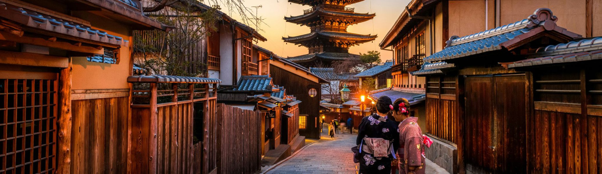 Rondreis Japan, header, Kyoto, Geisha op straat