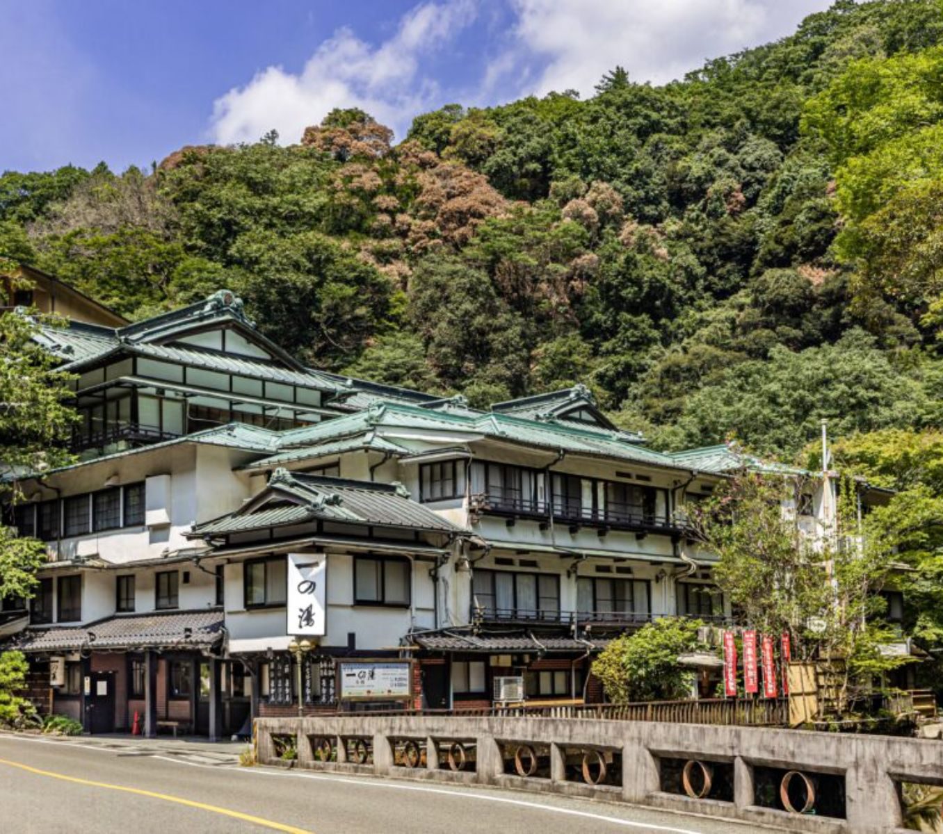 Rondreis Japan, Ichinoyu Honkan, buitenaanzicht