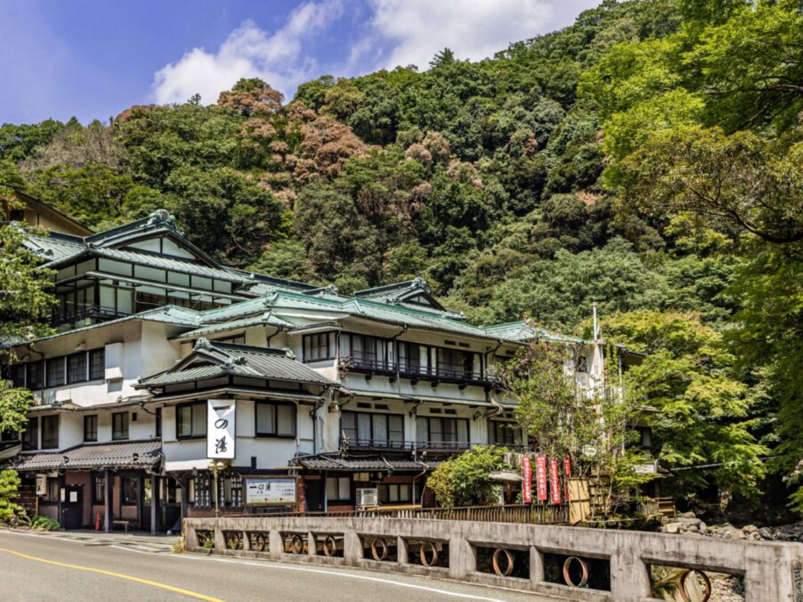 Rondreis Japan, Ichinoyu Honkan, buitenaanzicht