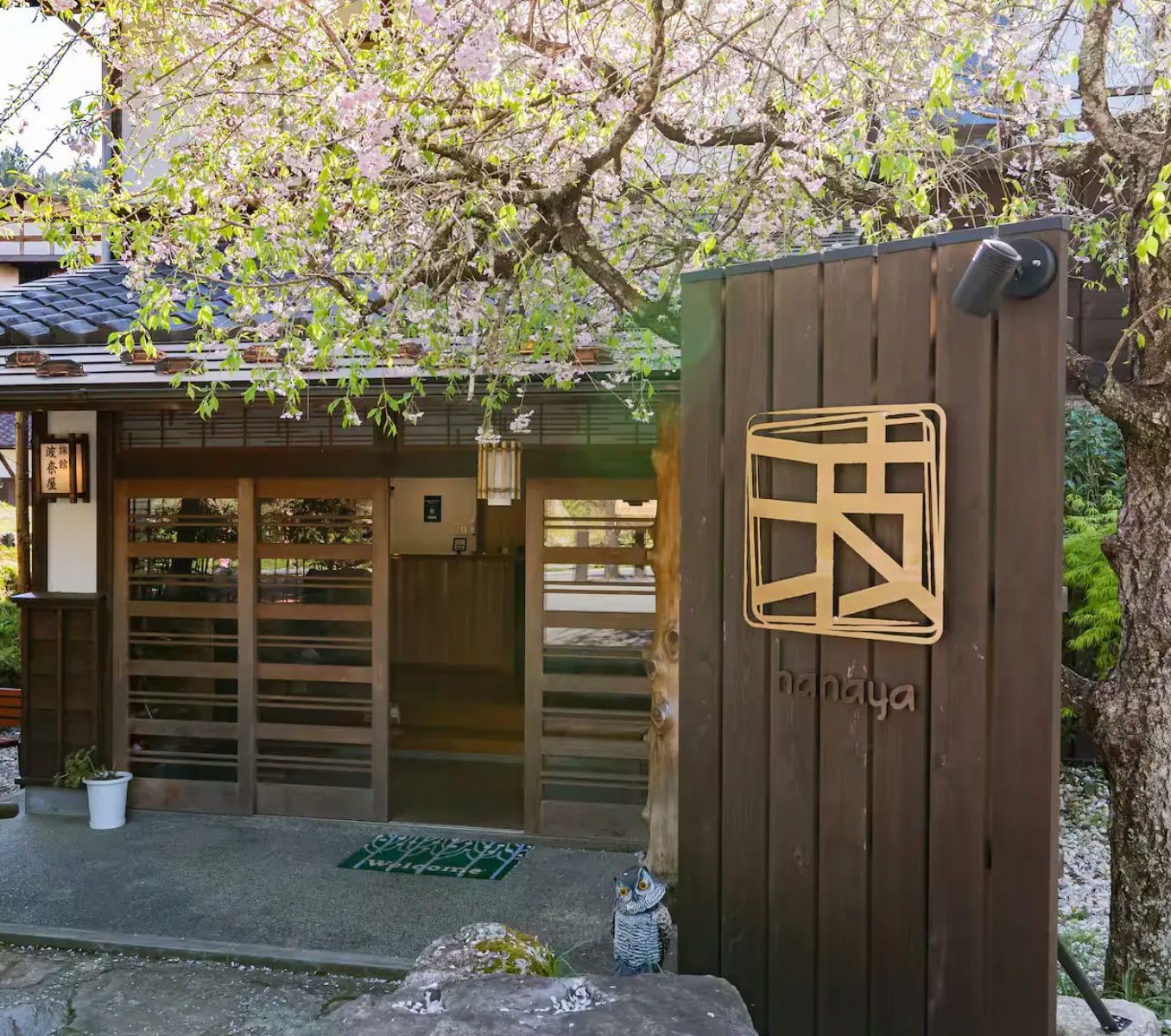Rondreis Japan, Tsumago, Hanaya Inn Ryokan, buitenaanzicht