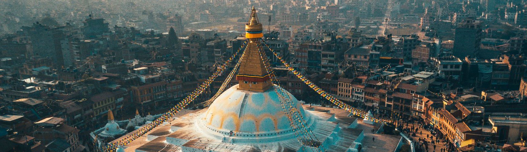 Rondreis Nepal, Kathmandu, Bovenaanzicht van Stupa in de stad