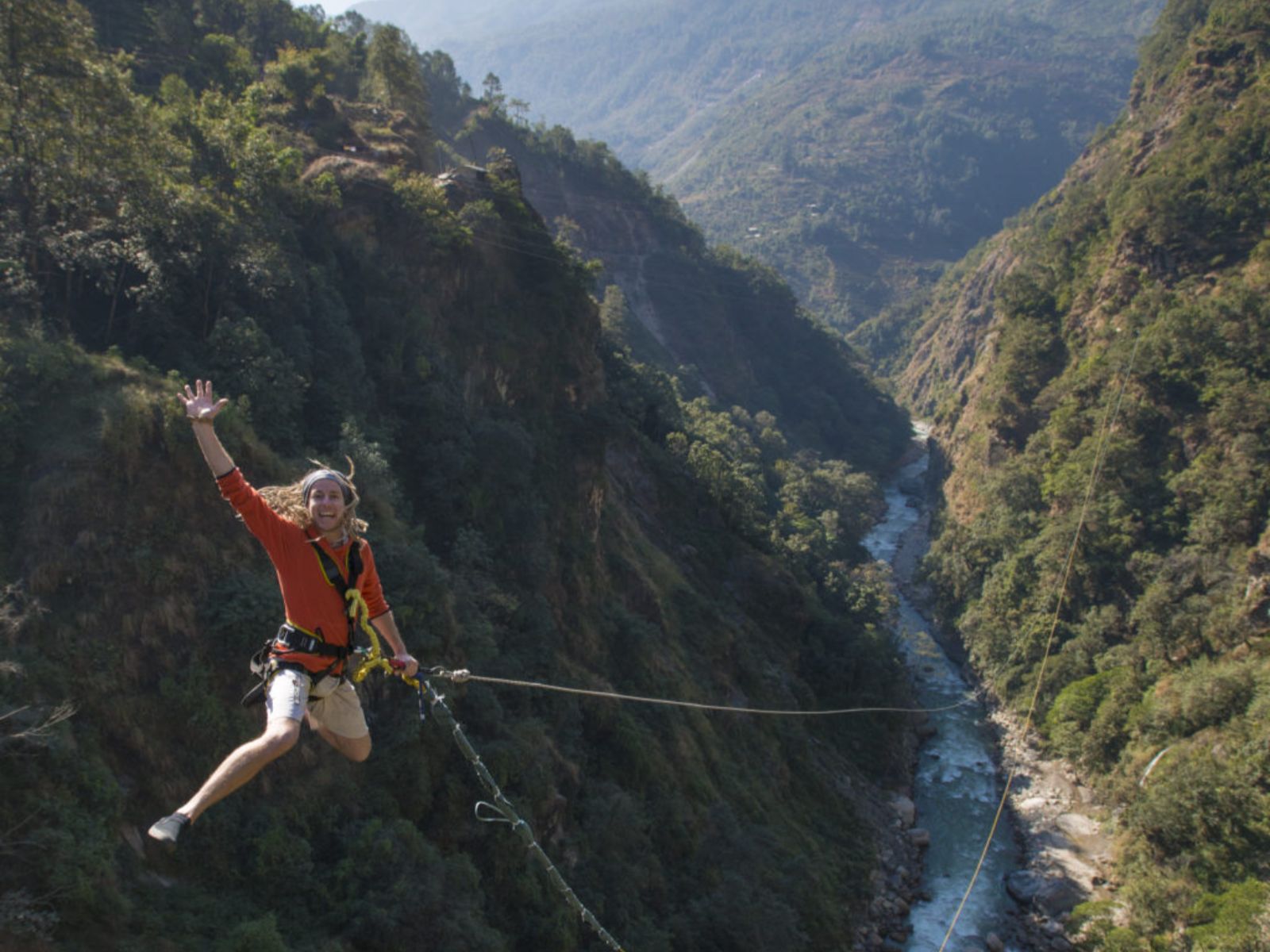 rondreis nepal, excursie bungee jump, the last resort, Swing vanaf brug