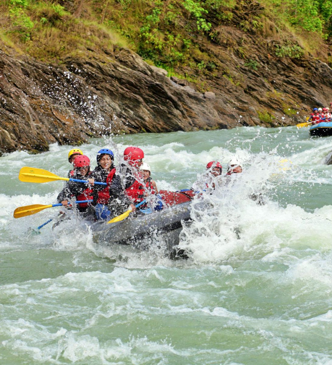 rondreis nepal, excursie raften in nepal, trishuli rivier raft excursie raft boot in wild water
