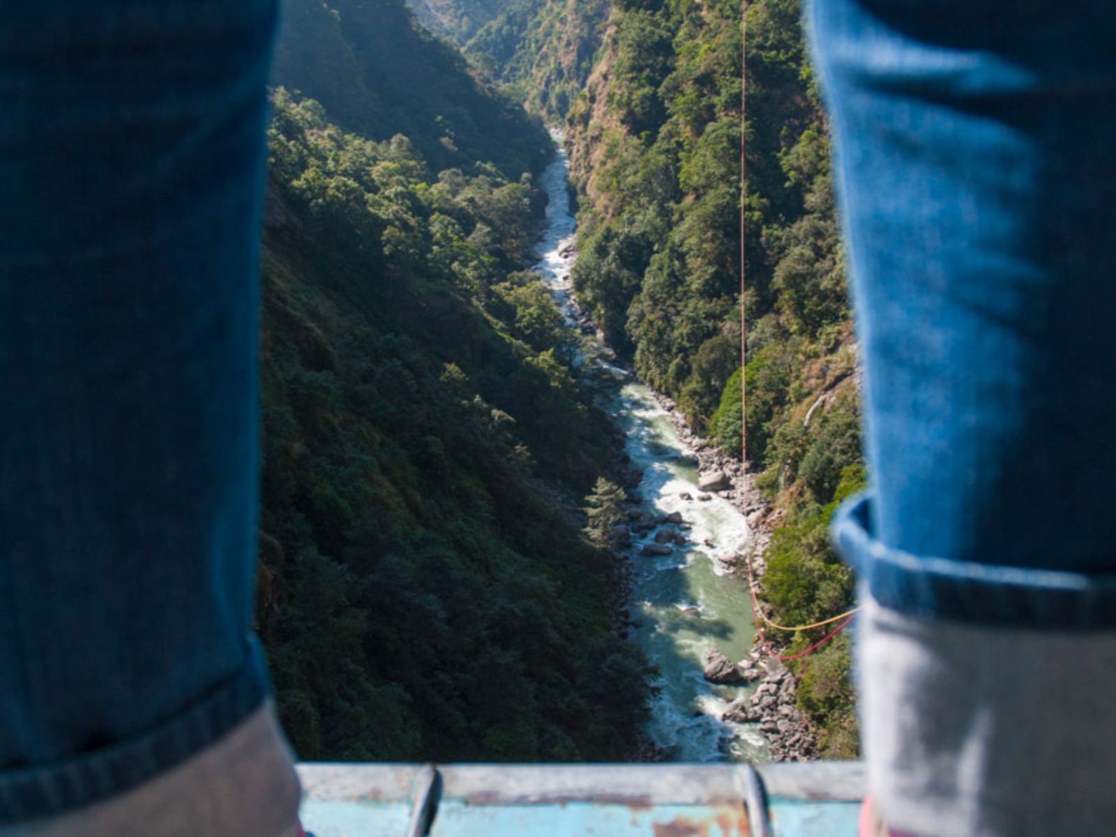 rondreis nepal, excursie bungee jump, the last resort, uitzicht vanaf brug