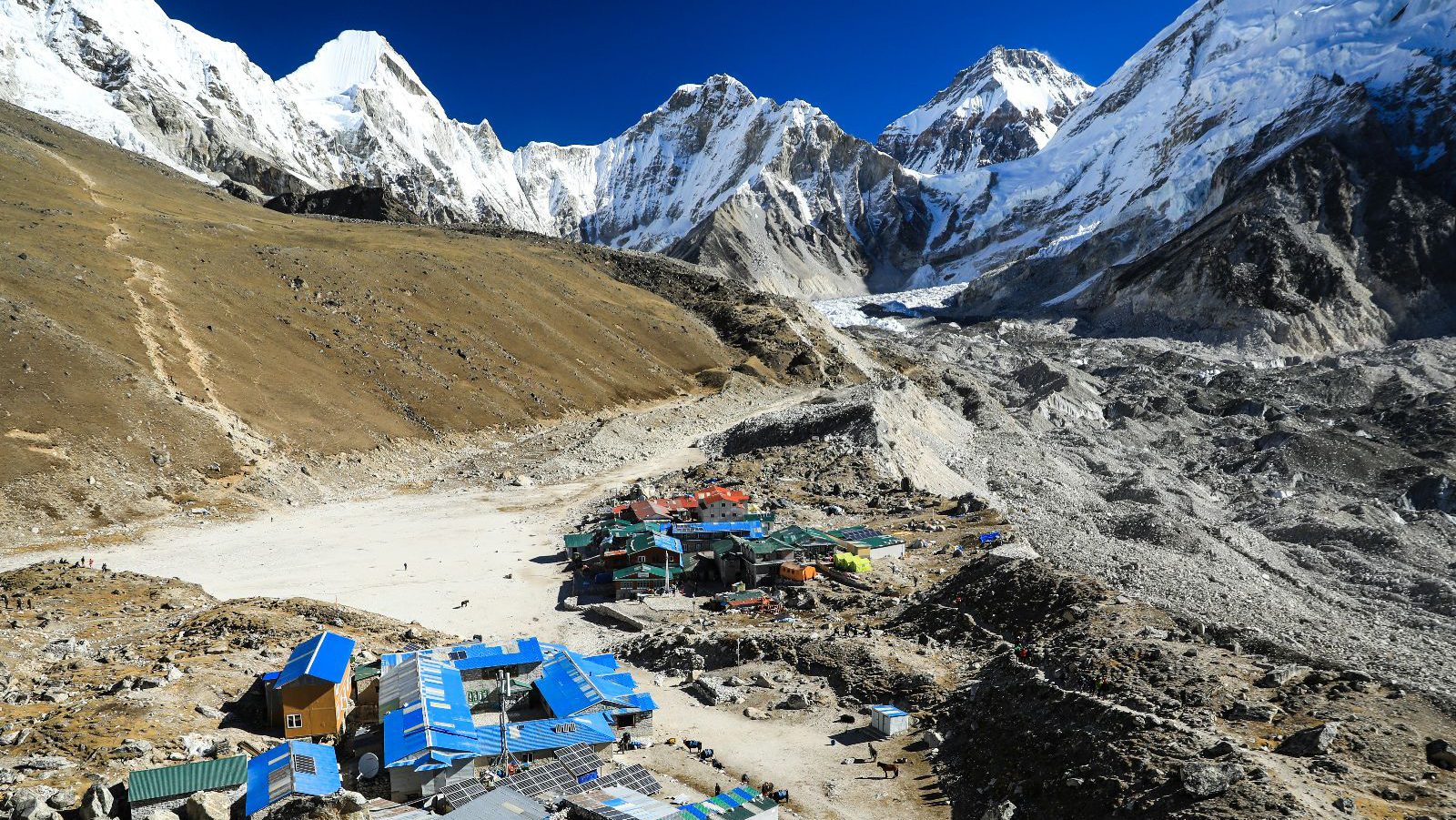 rondreis-nepal-everest-base-camp-trek-Gorakshep-dorpje-aspect-ratio-1000-563
