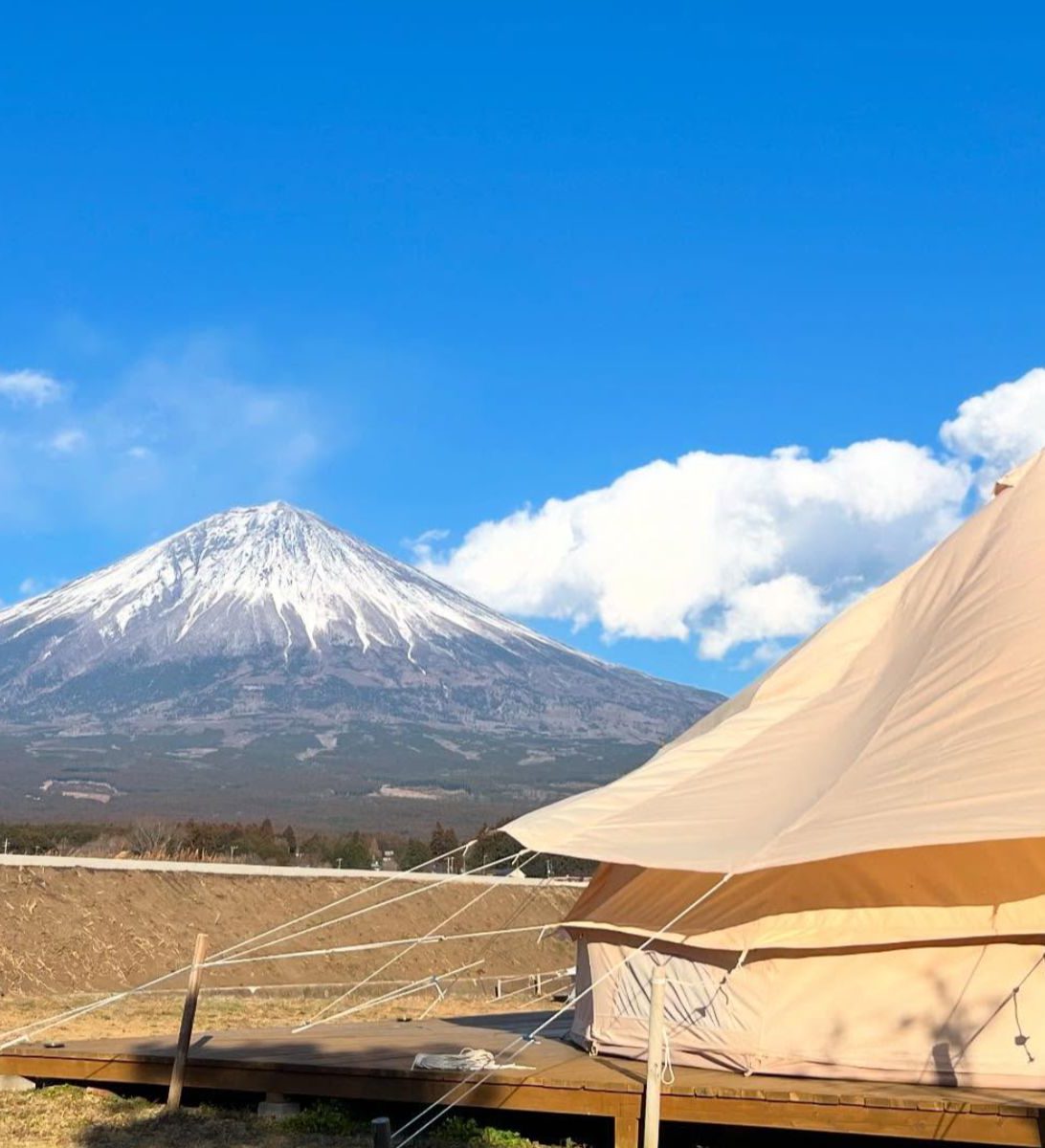 Rondreis Japan, Fujinomiya, Mount Fuji Satoyama Vacation glamping, tenten met Mount Fuji uitzicht