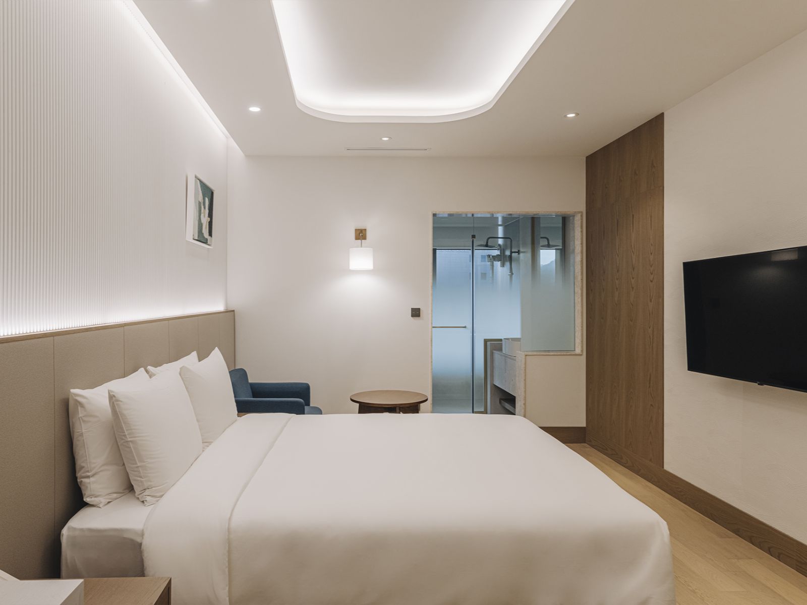 Rondreis Zuid-Korea, Busan, Arban Hotel, Modern Deluxe Double slaapkamer met televisie